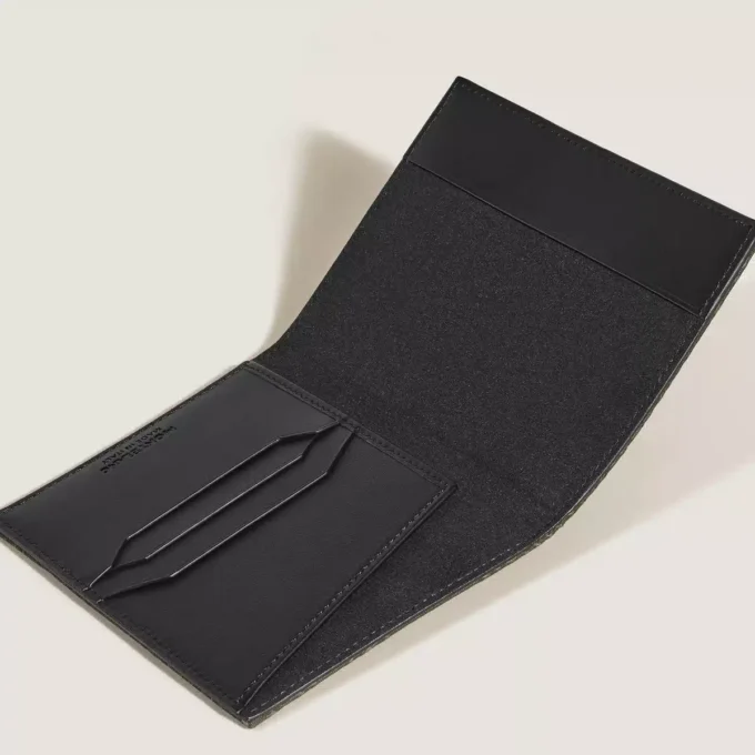 4810 jacquard passport holder