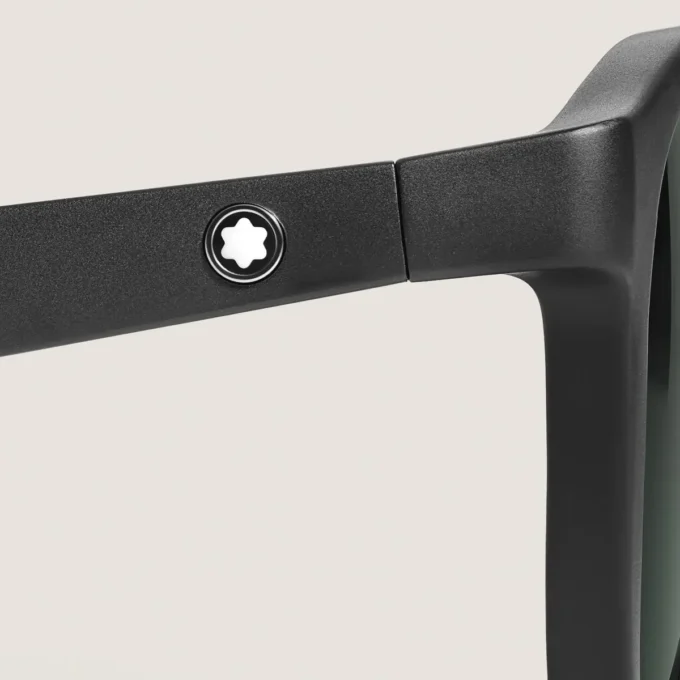 Round Sunglasses with Black Coloured Injected Frame