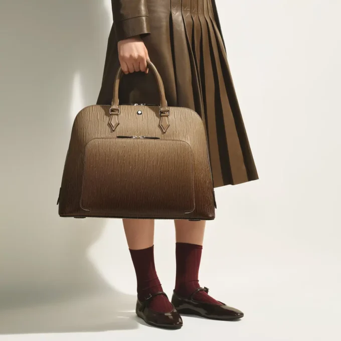 The writing traveler handbag